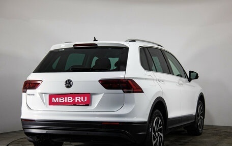 Volkswagen Tiguan II, 2018 год, 1 799 000 рублей, 5 фотография