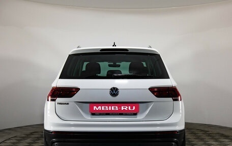 Volkswagen Tiguan II, 2018 год, 1 799 000 рублей, 6 фотография