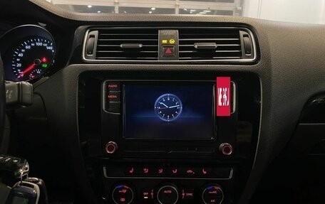 Volkswagen Jetta VI, 2018 год, 1 400 000 рублей, 13 фотография