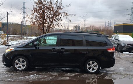 Toyota Sienna III, 2012 год, 2 000 000 рублей, 2 фотография