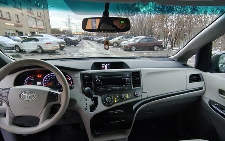 Toyota Sienna III, 2012 год, 2 000 000 рублей, 6 фотография