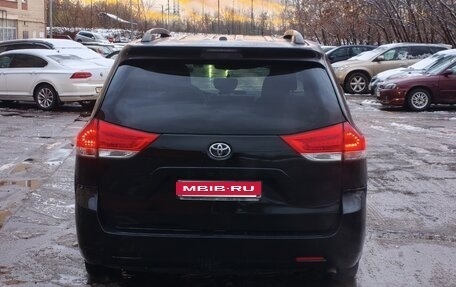 Toyota Sienna III, 2012 год, 2 000 000 рублей, 3 фотография