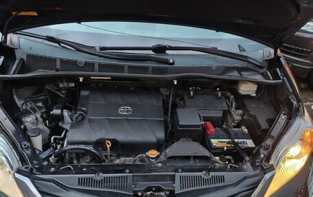 Toyota Sienna III, 2012 год, 2 000 000 рублей, 17 фотография