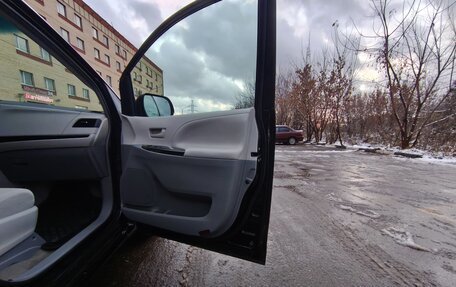 Toyota Sienna III, 2012 год, 2 000 000 рублей, 15 фотография