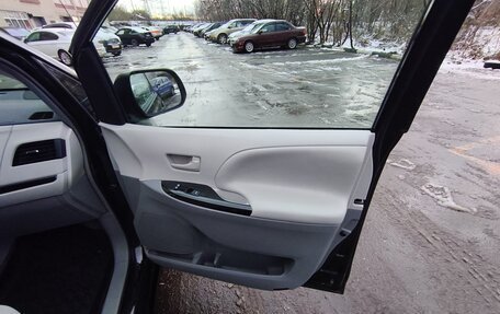 Toyota Sienna III, 2012 год, 2 000 000 рублей, 12 фотография