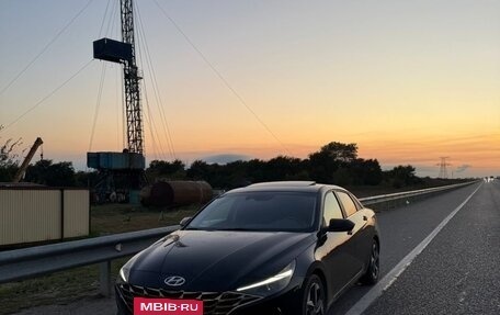 Hyundai Elantra, 2022 год, 2 150 000 рублей, 2 фотография