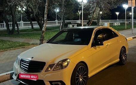 Mercedes-Benz E-Класс, 2011 год, 1 350 000 рублей, 2 фотография