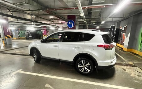 Toyota RAV4, 2018 год, 2 400 000 рублей, 5 фотография