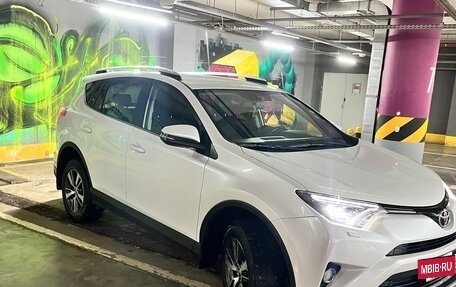 Toyota RAV4, 2018 год, 2 400 000 рублей, 4 фотография