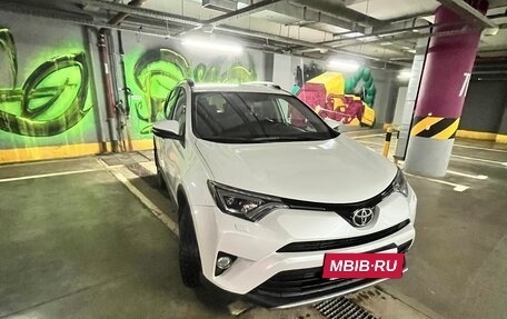 Toyota RAV4, 2018 год, 2 400 000 рублей, 8 фотография