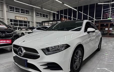 Mercedes-Benz A-Класс, 2022 год, 2 350 000 рублей, 5 фотография