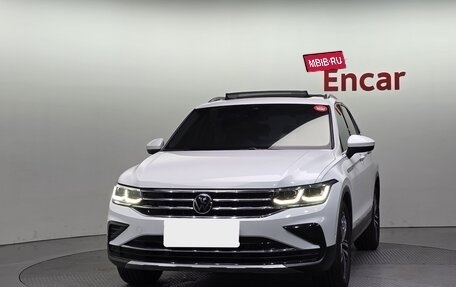 Volkswagen Tiguan II, 2021 год, 3 250 000 рублей, 1 фотография
