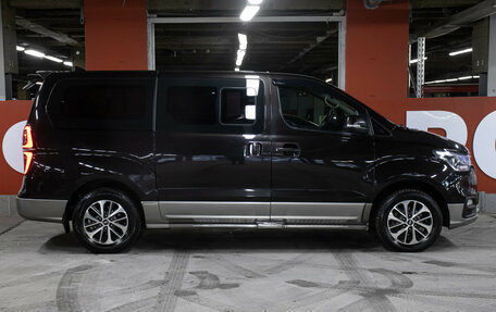 Hyundai Grand Starex Grand Starex I рестайлинг 2, 2018 год, 3 000 000 рублей, 4 фотография