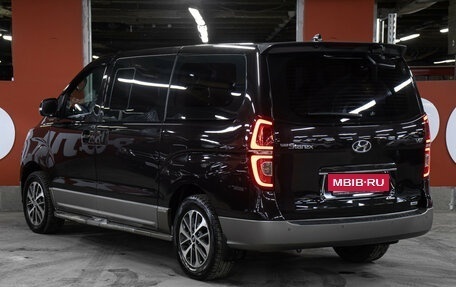 Hyundai Grand Starex Grand Starex I рестайлинг 2, 2018 год, 3 000 000 рублей, 7 фотография