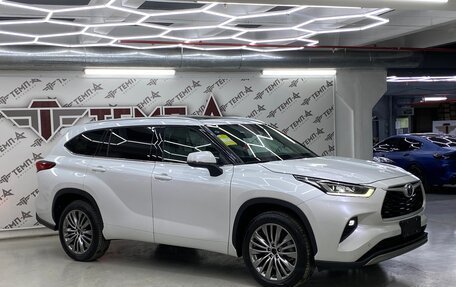 Toyota Highlander, 2023 год, 6 400 000 рублей, 10 фотография