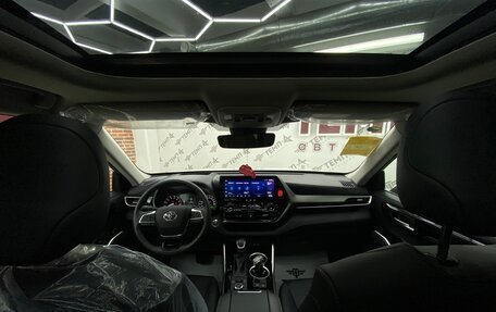 Toyota Highlander, 2023 год, 6 400 000 рублей, 26 фотография