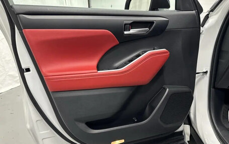 Toyota Highlander, 2025 год, 6 100 000 рублей, 18 фотография