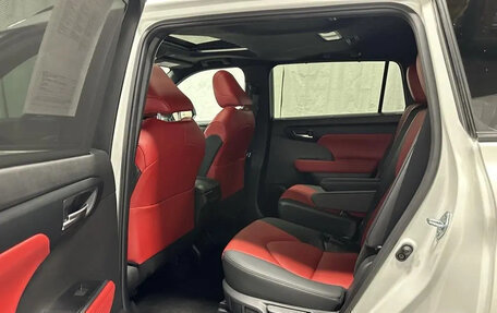 Toyota Highlander, 2025 год, 6 100 000 рублей, 39 фотография