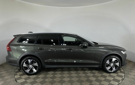 Volvo V60 Cross Country II, 2021 год, 4 100 000 рублей, 4 фотография