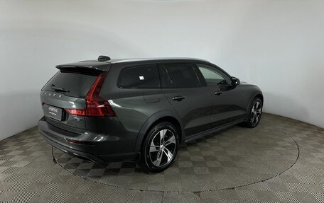 Volvo V60 Cross Country II, 2021 год, 4 100 000 рублей, 6 фотография