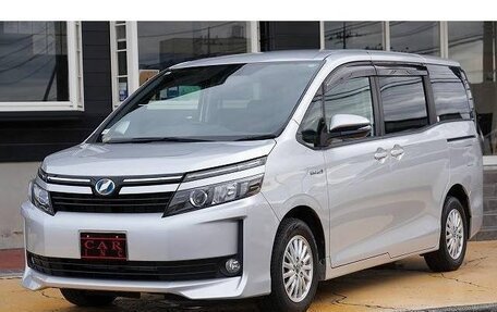 Toyota Voxy III, 2015 год, 1 800 000 рублей, 1 фотография