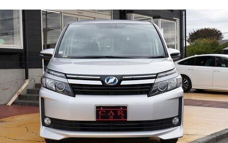 Toyota Voxy III, 2015 год, 1 800 000 рублей, 2 фотография