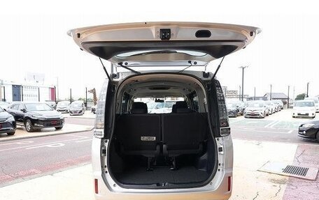 Toyota Voxy III, 2015 год, 1 800 000 рублей, 12 фотография