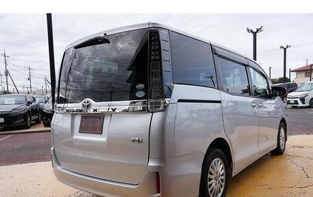 Toyota Voxy III, 2015 год, 1 800 000 рублей, 8 фотография