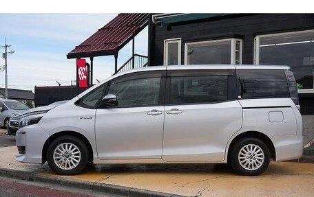 Toyota Voxy III, 2015 год, 1 800 000 рублей, 7 фотография