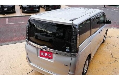 Toyota Voxy III, 2015 год, 1 800 000 рублей, 6 фотография