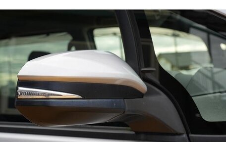 Toyota Voxy III, 2015 год, 1 800 000 рублей, 29 фотография