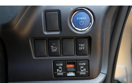 Toyota Voxy III, 2015 год, 1 800 000 рублей, 25 фотография