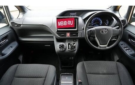 Toyota Voxy III, 2015 год, 1 800 000 рублей, 20 фотография