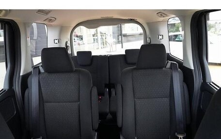 Toyota Voxy III, 2015 год, 1 800 000 рублей, 33 фотография