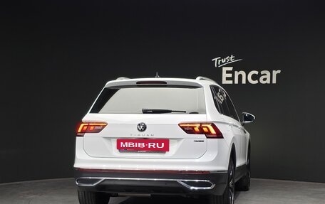 Volkswagen Tiguan II, 2022 год, 3 320 143 рублей, 3 фотография