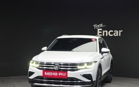 Volkswagen Tiguan II, 2022 год, 3 320 143 рублей, 2 фотография