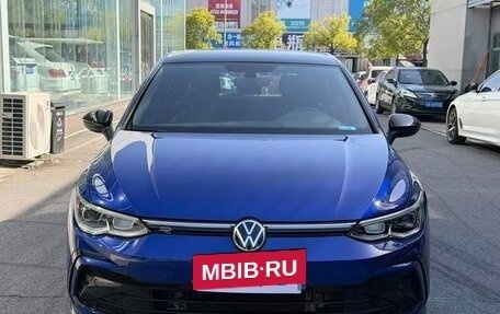 Volkswagen Golf VIII, 2021 год, 2 083 738 рублей, 2 фотография