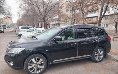 Nissan Pathfinder, 2015 год, 2 200 000 рублей, 1 фотография