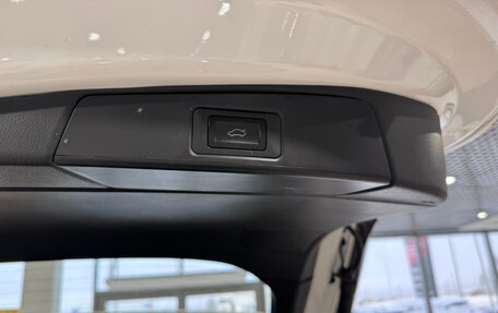 Toyota RAV4, 2025 год, 4 299 000 рублей, 16 фотография