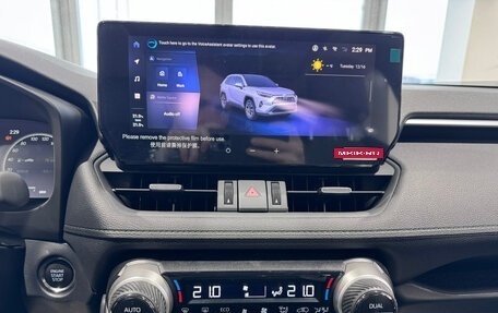 Toyota RAV4, 2025 год, 4 299 000 рублей, 14 фотография