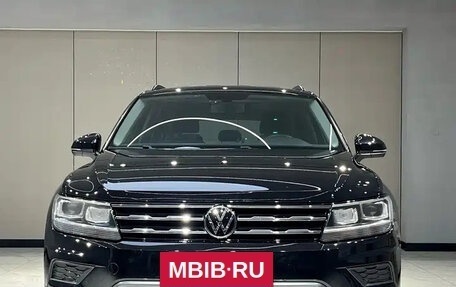 Volkswagen Tiguan II, 2021 год, 1 909 069 рублей, 2 фотография