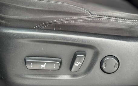 Toyota Land Cruiser Prado 150 рестайлинг 2, 2013 год, 3 450 500 рублей, 6 фотография