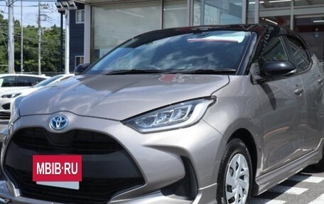 Toyota Yaris, 2021 год, 1 205 000 рублей, 2 фотография