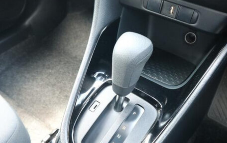 Toyota Yaris, 2021 год, 1 205 000 рублей, 13 фотография