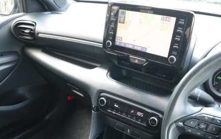 Toyota Yaris, 2021 год, 1 205 000 рублей, 12 фотография