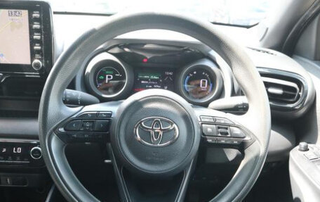 Toyota Yaris, 2021 год, 1 205 000 рублей, 9 фотография