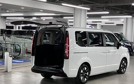 Honda Stepwgn, 2022 год, 2 610 000 рублей, 17 фотография