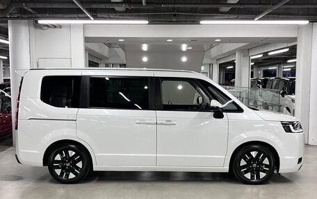 Honda Stepwgn, 2022 год, 2 610 000 рублей, 5 фотография