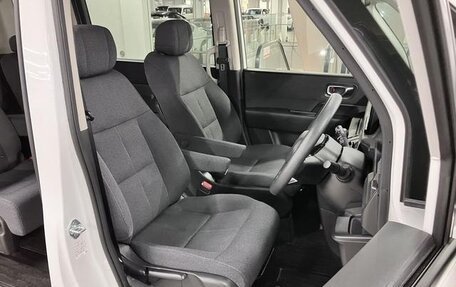 Honda Stepwgn, 2022 год, 2 610 000 рублей, 9 фотография