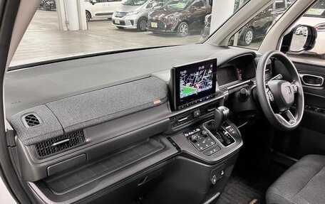 Honda Stepwgn, 2022 год, 2 610 000 рублей, 12 фотография